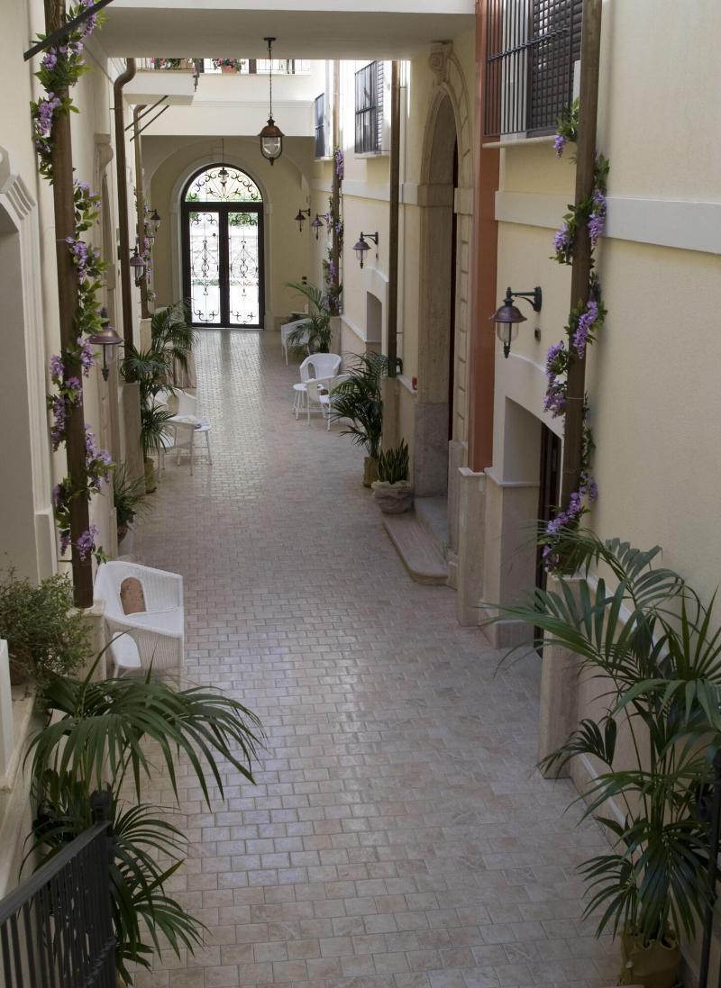Palazzo Reginella Aparthotel โบวาลิโนมารินา ภายนอก รูปภาพ