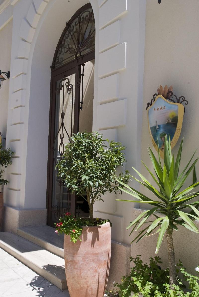 Palazzo Reginella Aparthotel โบวาลิโนมารินา ภายนอก รูปภาพ