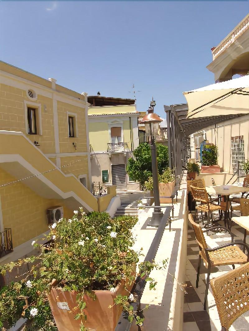 Palazzo Reginella Aparthotel โบวาลิโนมารินา ภายนอก รูปภาพ
