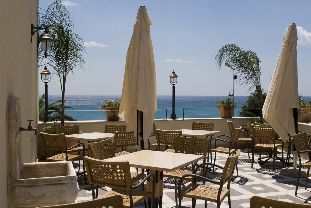 Palazzo Reginella Aparthotel โบวาลิโนมารินา ภายนอก รูปภาพ