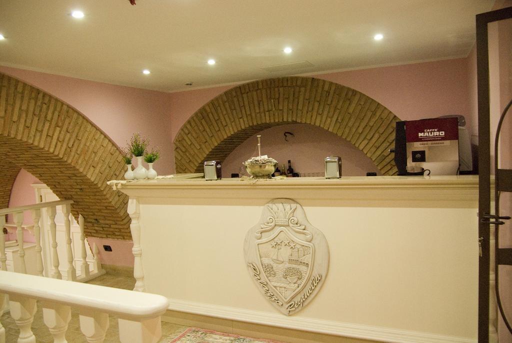 Palazzo Reginella Aparthotel โบวาลิโนมารินา ภายนอก รูปภาพ