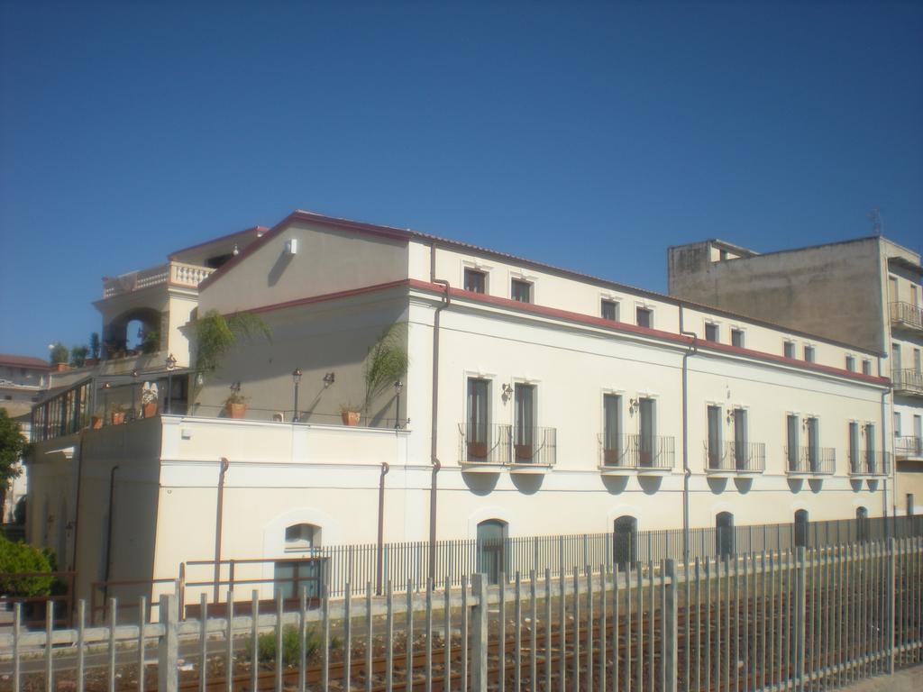 Palazzo Reginella Aparthotel โบวาลิโนมารินา ภายนอก รูปภาพ