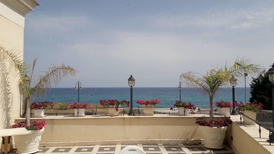 Palazzo Reginella Aparthotel โบวาลิโนมารินา ภายนอก รูปภาพ