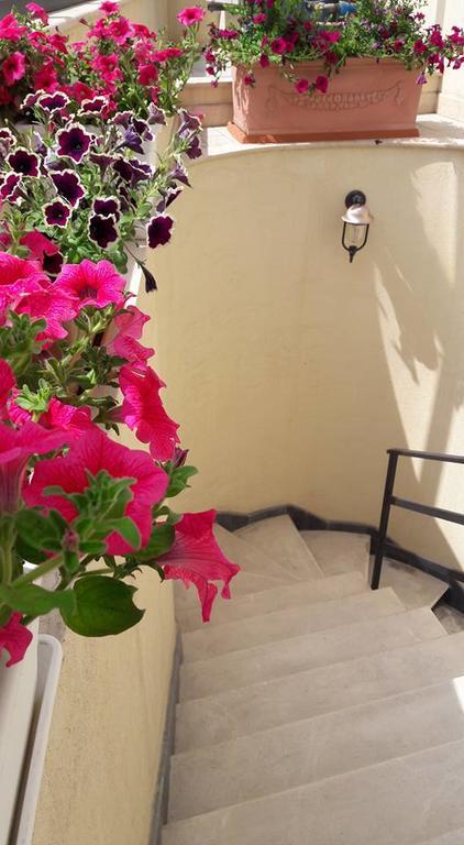 Palazzo Reginella Aparthotel โบวาลิโนมารินา ภายนอก รูปภาพ