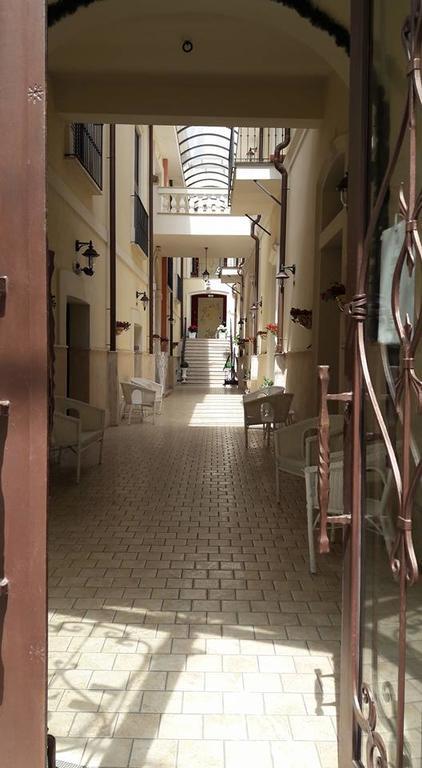 Palazzo Reginella Aparthotel โบวาลิโนมารินา ภายนอก รูปภาพ