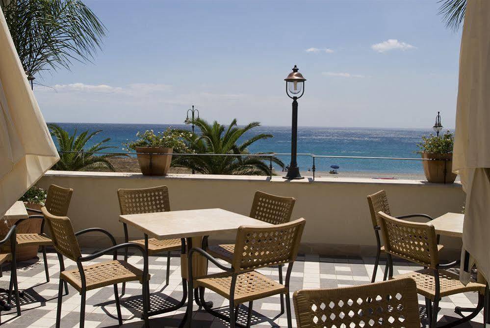 Palazzo Reginella Aparthotel โบวาลิโนมารินา ภายนอก รูปภาพ