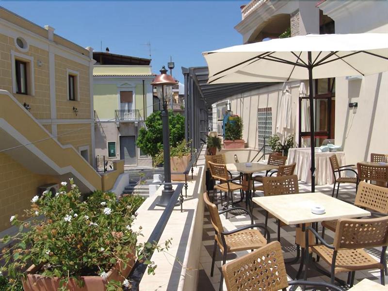 Palazzo Reginella Aparthotel โบวาลิโนมารินา ภายนอก รูปภาพ